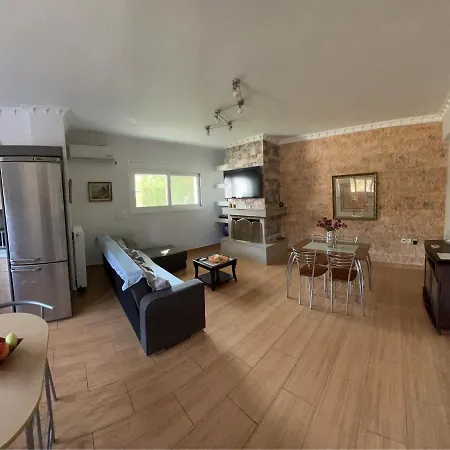Вилла Kontis' Luxury Detached House Near The Sea Лоутраки Экстерьер фото
