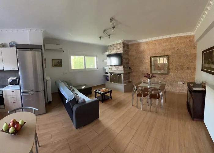 Kontis\' Luxury Detached House Near The Sea