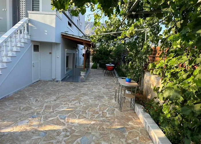 Kontis\' Luxury Detached House Near The Sea