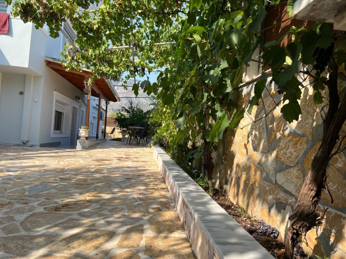 Ferienhaus Kontis' Luxury Detached House Near The Sea