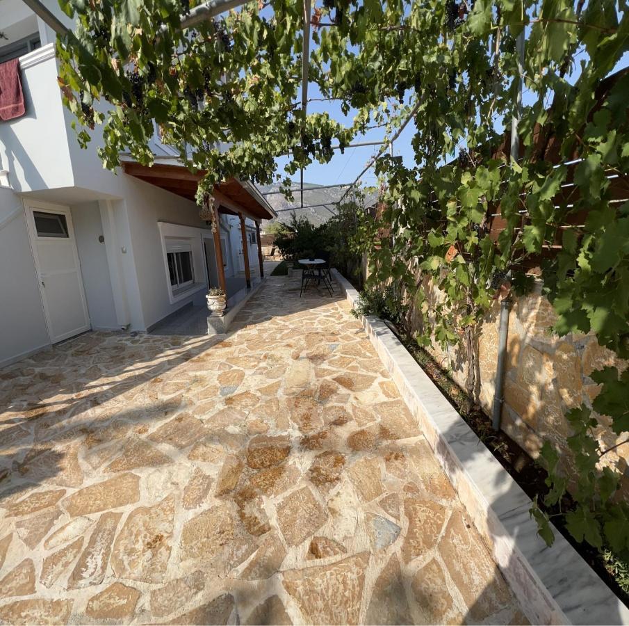 Kontis' Luxury Detached House Near The Sea Loutráki