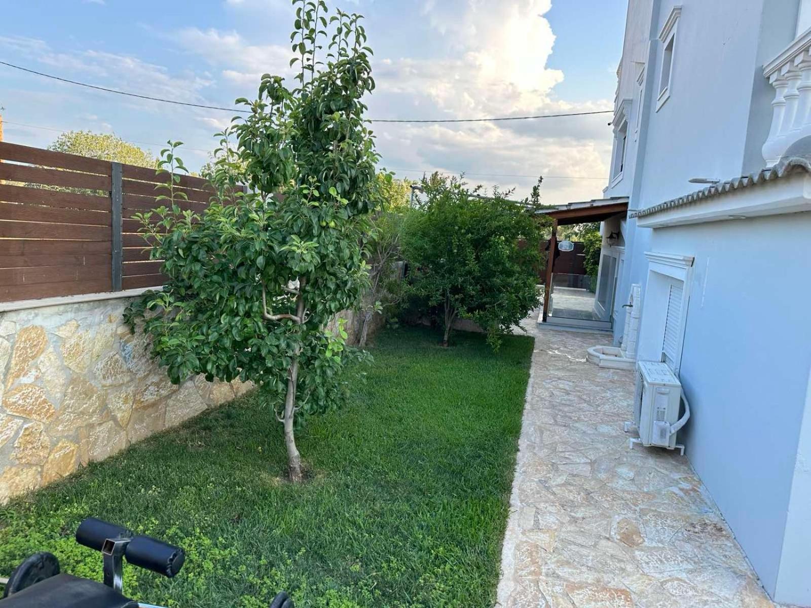 Kontis' Luxury Detached House Near The Sea * Loutráki