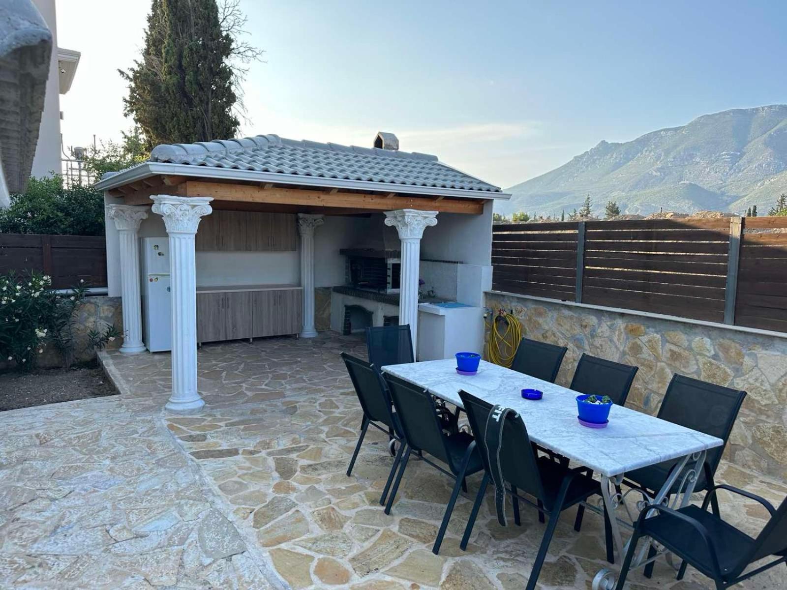Ferienhaus Kontis' Luxury Detached House Near The Sea Loutráki
